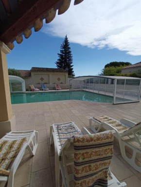 Gîte la glycine avec piscine au mas de Saint Jean